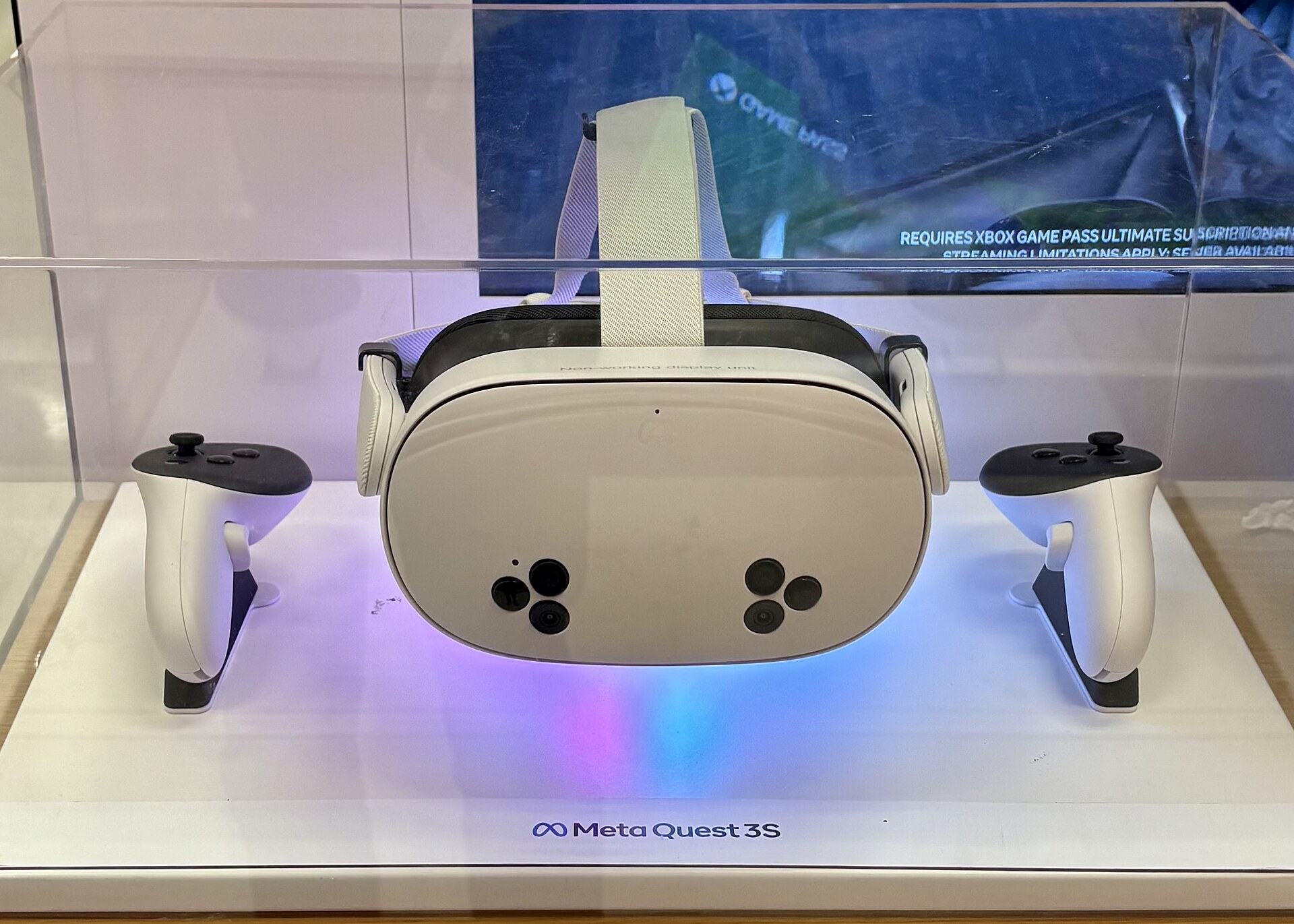 Display of the Meta Quest 3S and controllers (Meta Quest 3S)