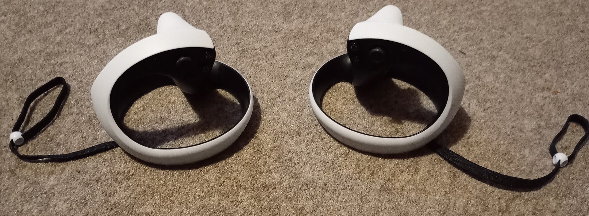 The left ans right PlayStation VR2 Sense Controllers (PlayStation VR2 Sense controller)